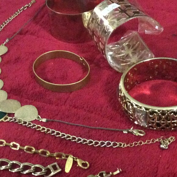 48 - Piece Lot of Gold Tone Vintage & Retro Jewelry **Last Lot** - Picture 11 of 16